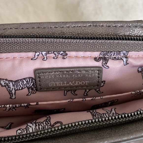 Stella & Dot Work Hard Play Hard Pouch Silver - Picture 4 of 6
